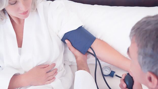 11 Blutdruckmessgeräte im Test